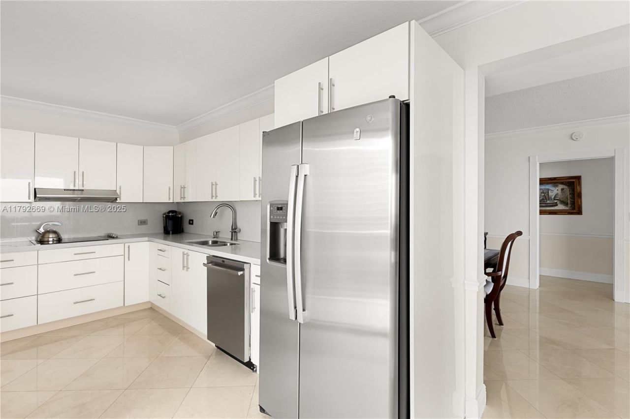 8855 Collins Ave, Unit 8J, Surfside, FL 33154 Photo