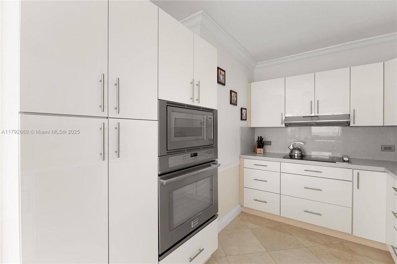 8855 Collins Ave, Unit 8J, Surfside, FL 33154 Photo