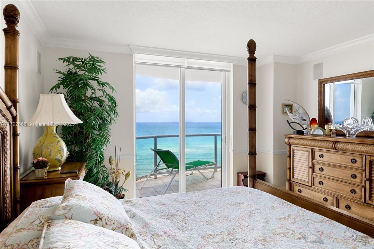 8855 Collins Ave, Unit 8J, Surfside, FL 33154 Photo