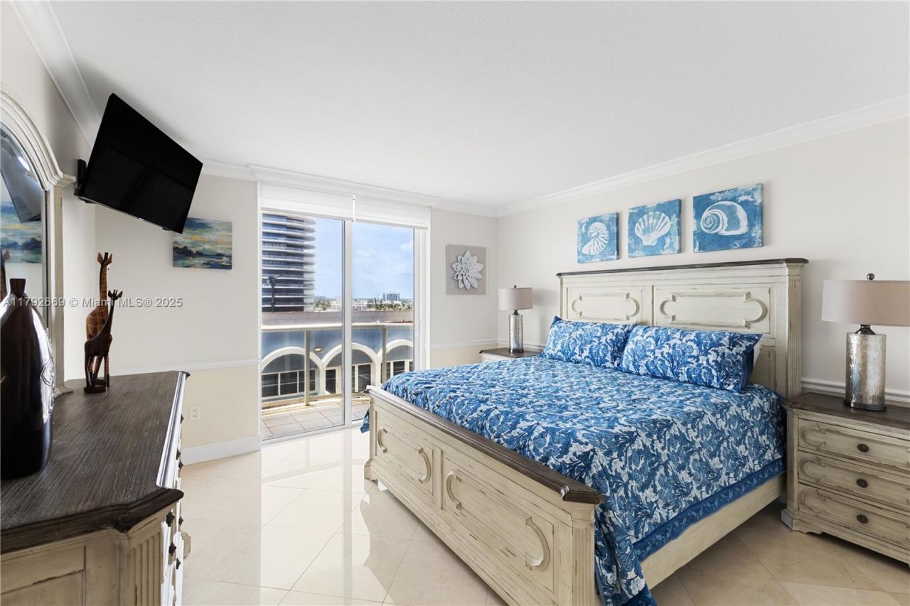 8855 Collins Ave, Unit 8J, Surfside, FL 33154 Photo