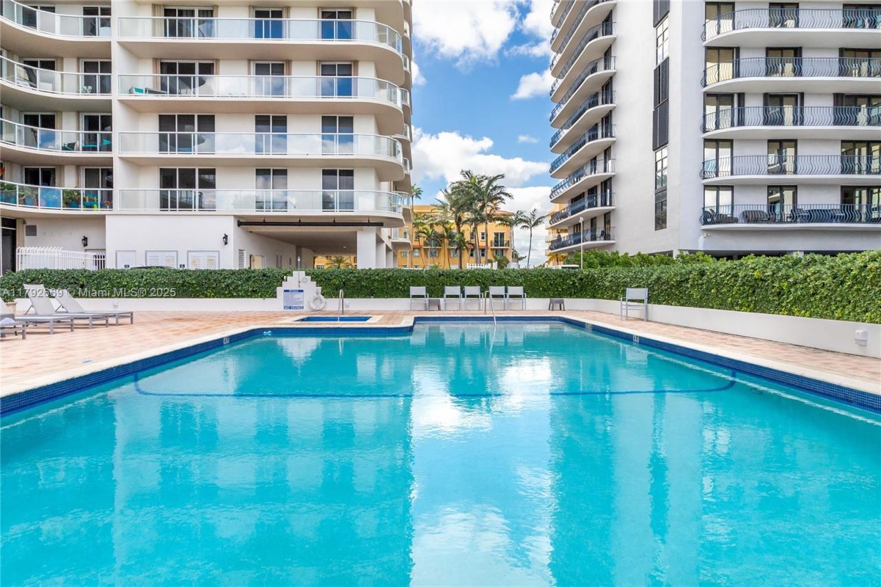 8855 Collins Ave, Unit 8J, Surfside, FL 33154 Photo