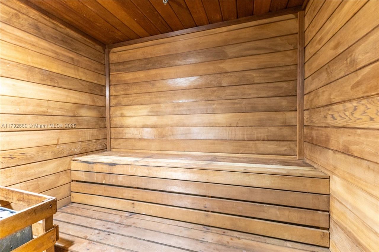 8855 Collins Ave, Unit 8J, Surfside, FL 33154 Photo