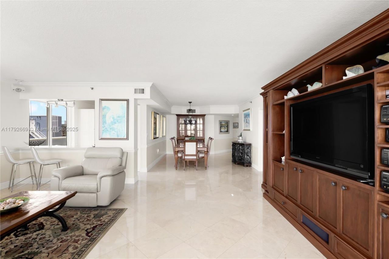 8855 Collins Ave, Unit 8J, Surfside, FL 33154 Photo