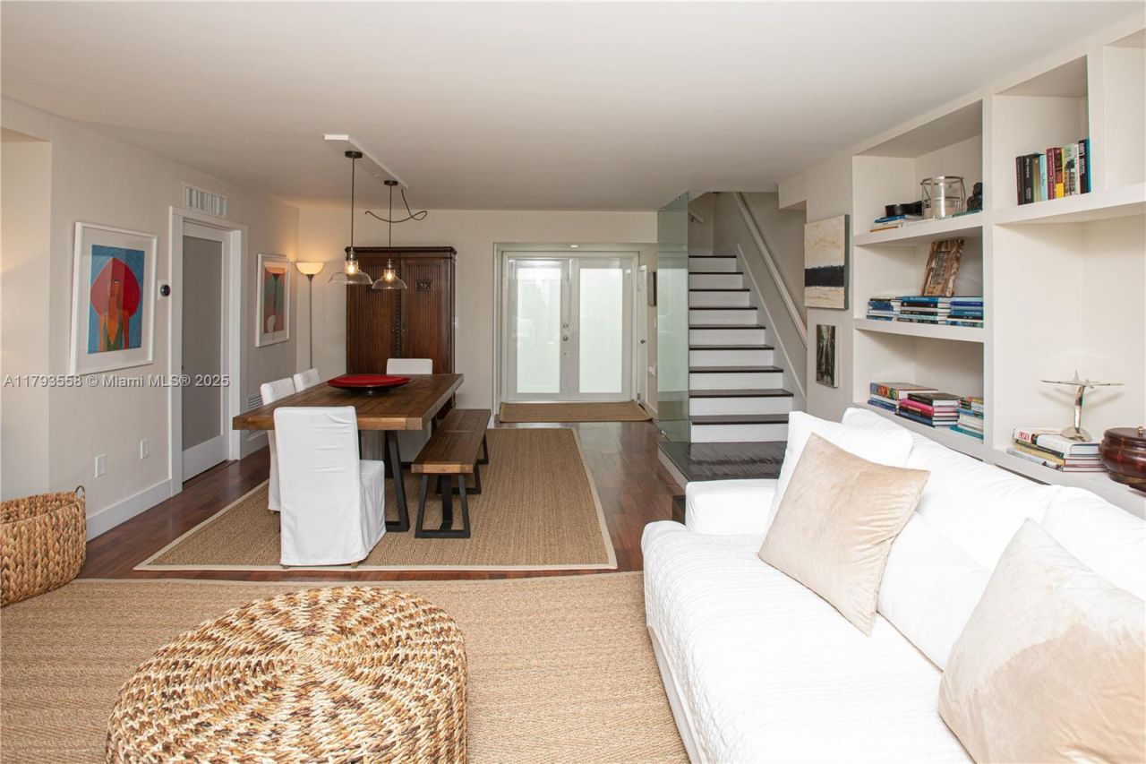 258 Sea View Dr, Unit 3, Key Biscayne, FL 33149 Photo