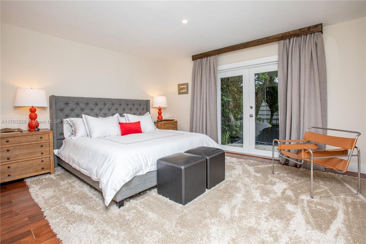 258 Sea View Dr, Unit 3, Key Biscayne, FL 33149 Photo