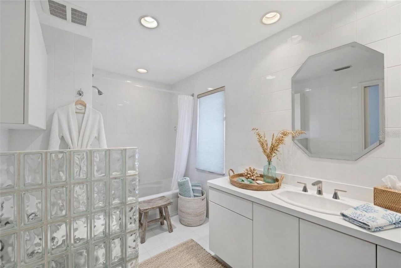 2918 Avenue E, Holmes Beach, FL 34217 Photo
