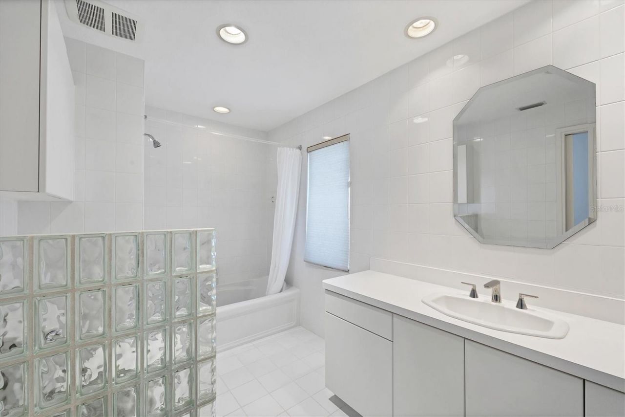 2918 Avenue E, Holmes Beach, FL 34217 Photo