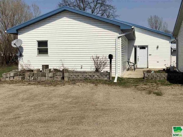 409 E Rose St, Elk Point, SD 57025