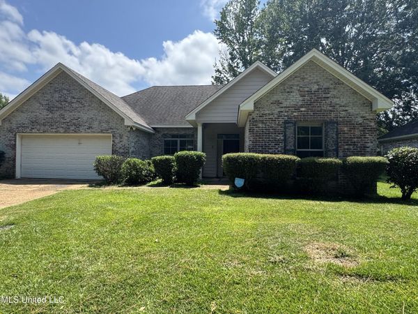 5 Woodhaven Gardens Circle, Jackson, MS 39206