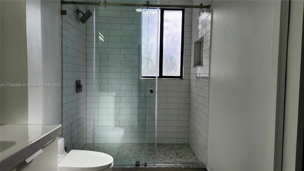 2489 SW 11th St, Unit 2, Miami, FL 33135 Photo