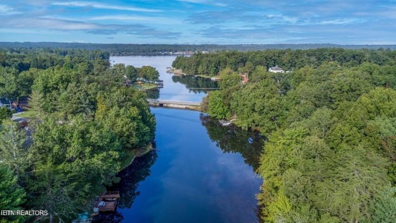 1566 E Cherokee Rd, Crossville, TN 38572 Main Photo