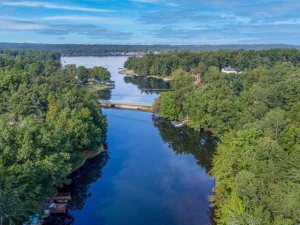 1566 E Cherokee Rd, Crossville, TN 38572