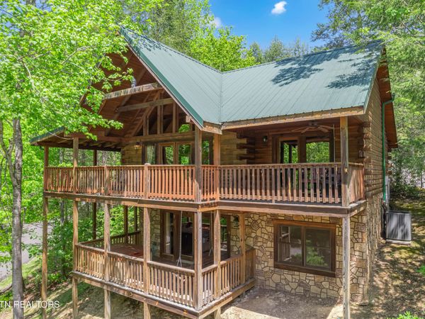 721 Poplar Falls Way, Gatlinburg, TN 37738