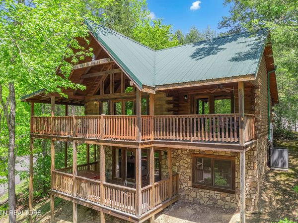 721 Poplar Falls Way, Gatlinburg, TN 37738