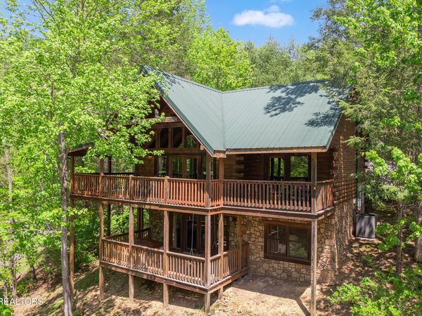 721 Poplar Falls Way, Gatlinburg, TN 37738