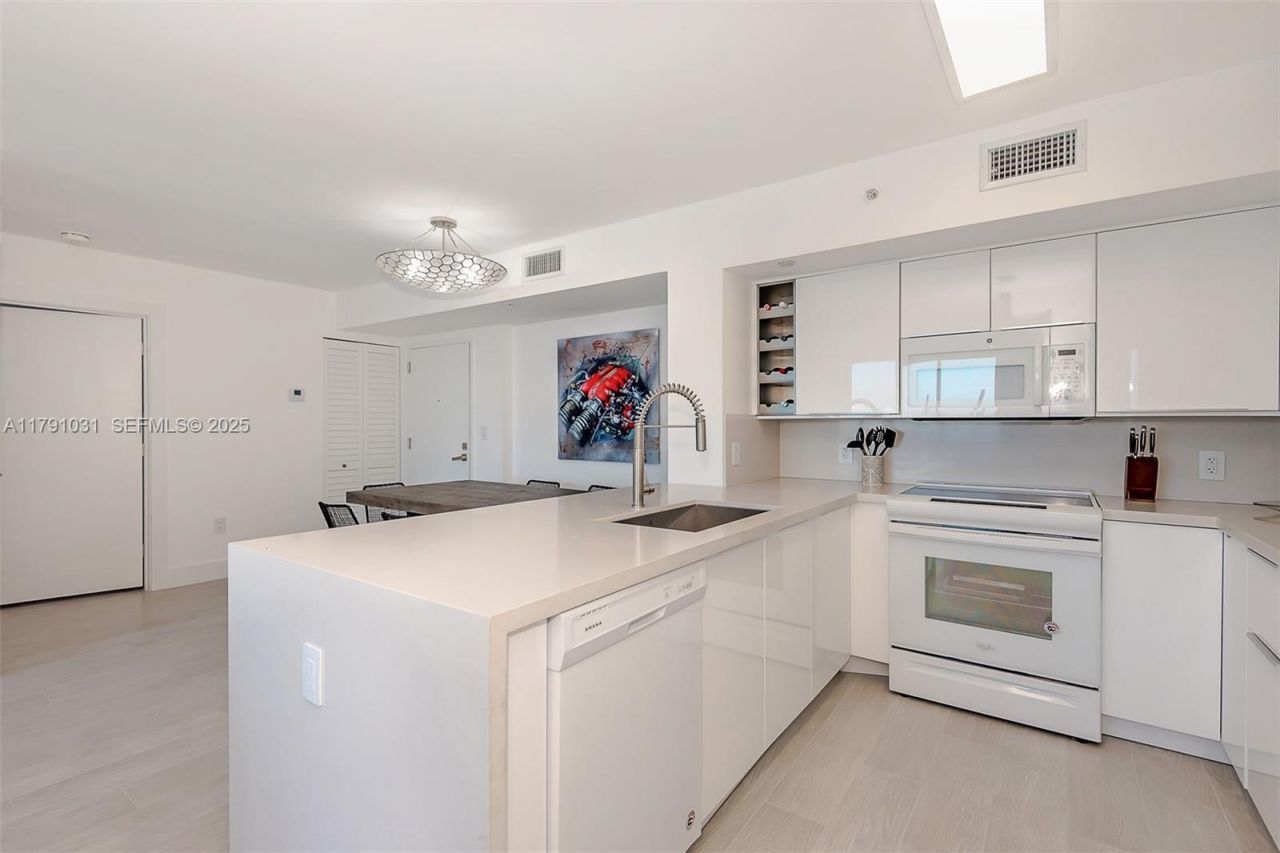 90 Alton Rd, Unit 2410, Miami Beach, FL 33139 Photo