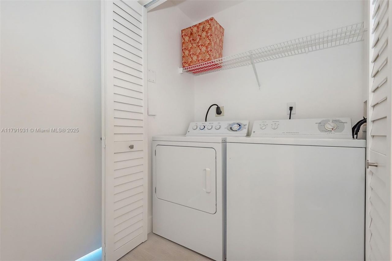 90 Alton Rd, Unit 2410, Miami Beach, FL 33139 Photo