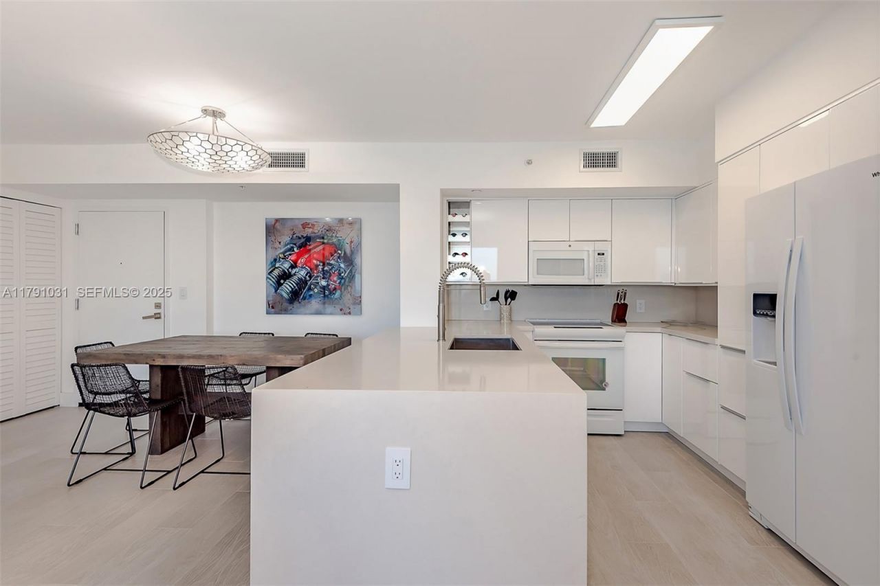 90 Alton Rd, Unit 2410, Miami Beach, FL 33139 Photo
