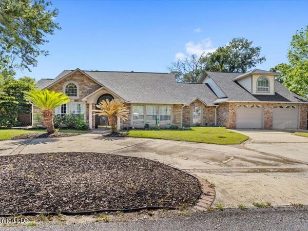 6313 Hermosa Drive, Ocean Springs, MS 39564