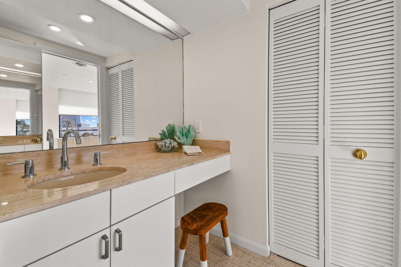 529 S Flagler Drive, Unit 9h, West Palm Beach, FL 33401 Photo