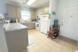 224 Castle Dr. photo 4