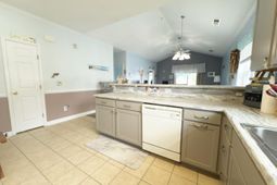 224 Castle Dr. photo 4