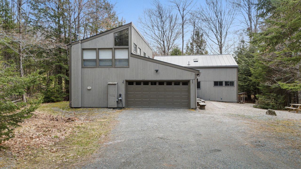 27 Eagle Drive Grantham, NH 03753