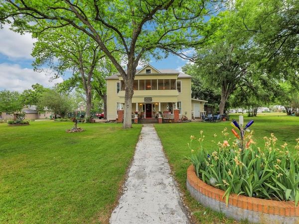 203 W Commerce Street, San Saba, TX 76877