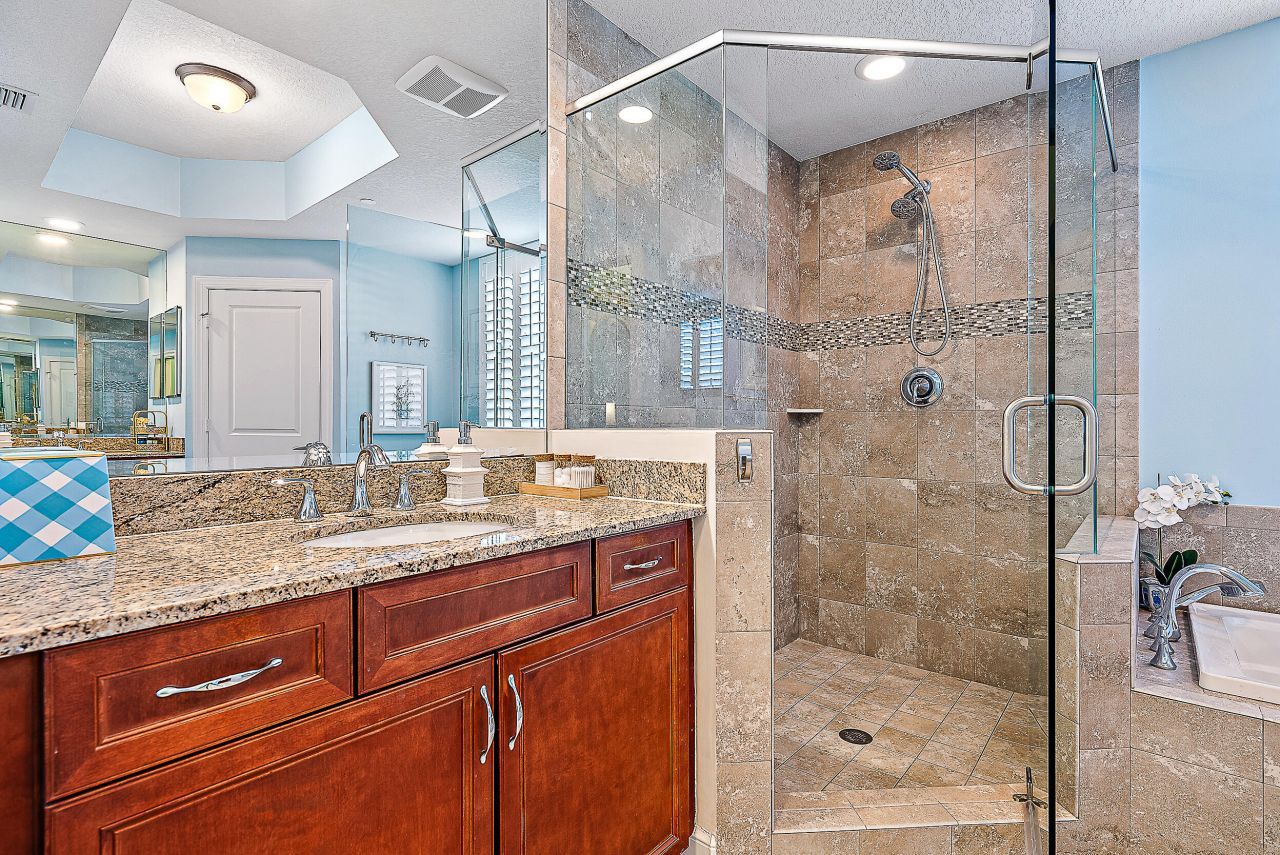 1015 Bay Colony Drive S, Unit & Slip 17, Juno Beach, FL 33408 Photo