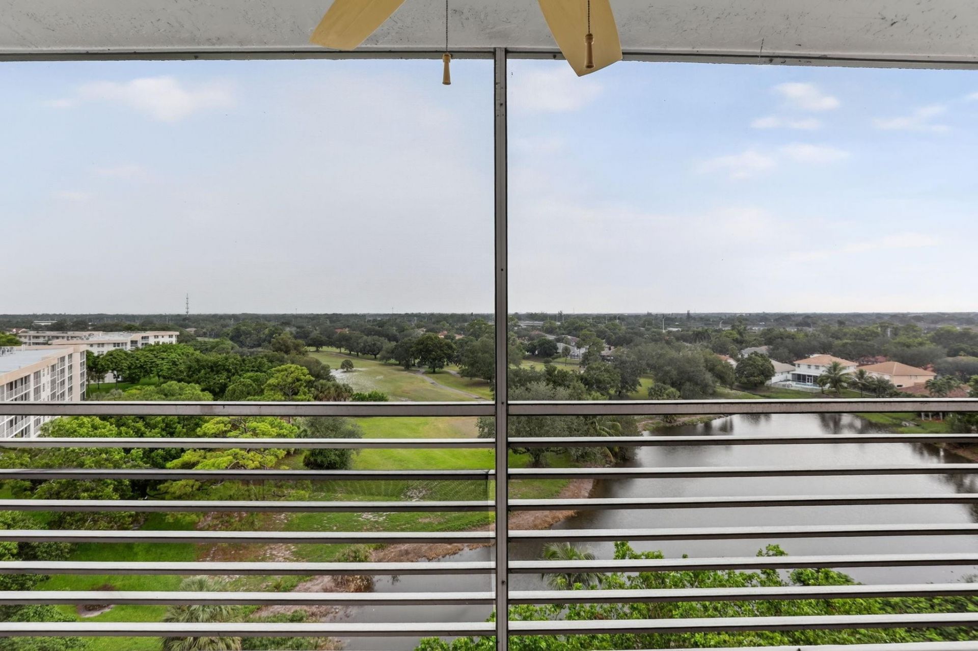 3499 Oaks Way, Unit 909, Pompano Beach, FL 33069 Photo