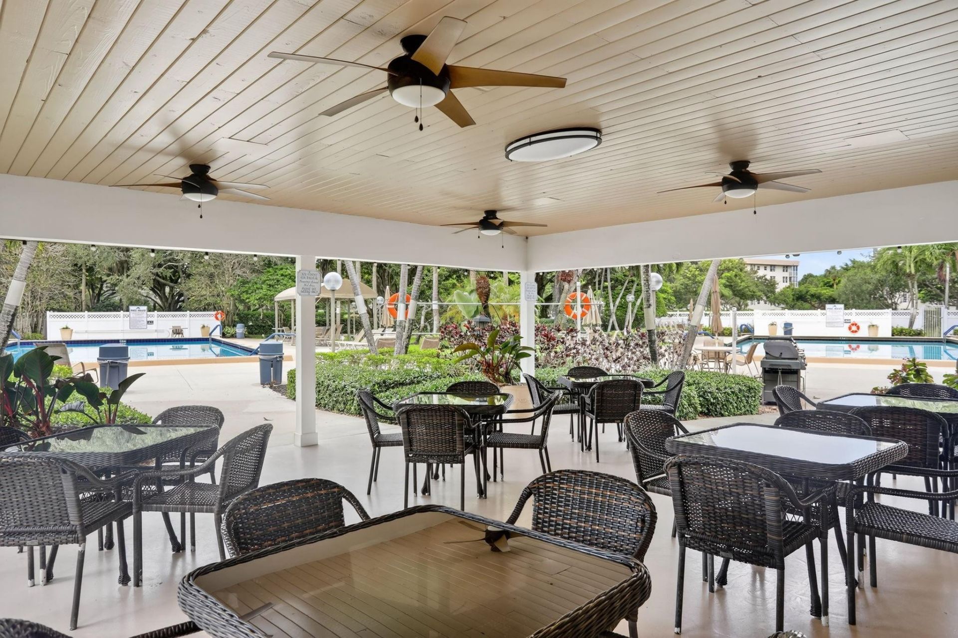 3499 Oaks Way, Unit 909, Pompano Beach, FL 33069 Photo