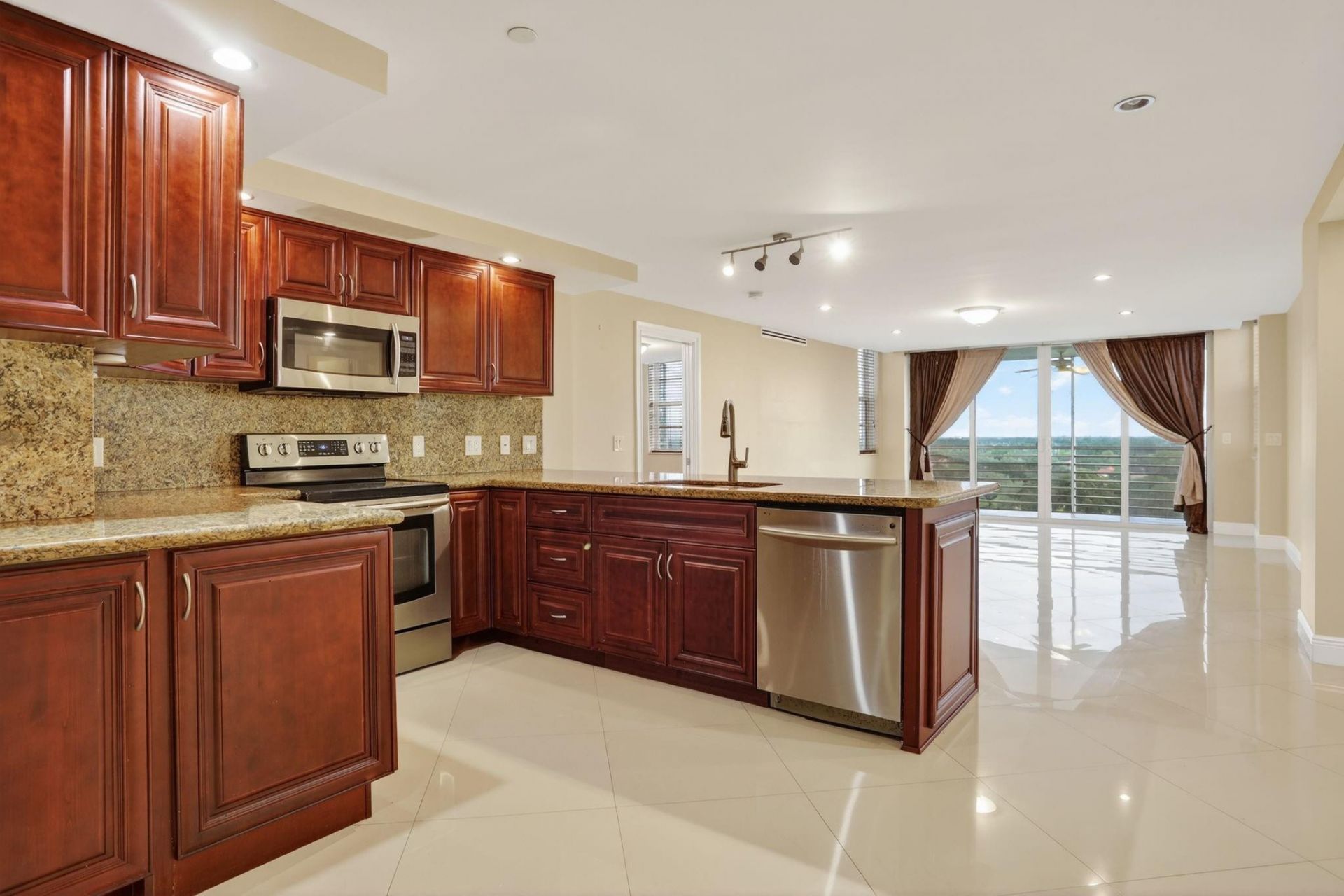 3499 Oaks Way, Unit 909, Pompano Beach, FL 33069 Photo