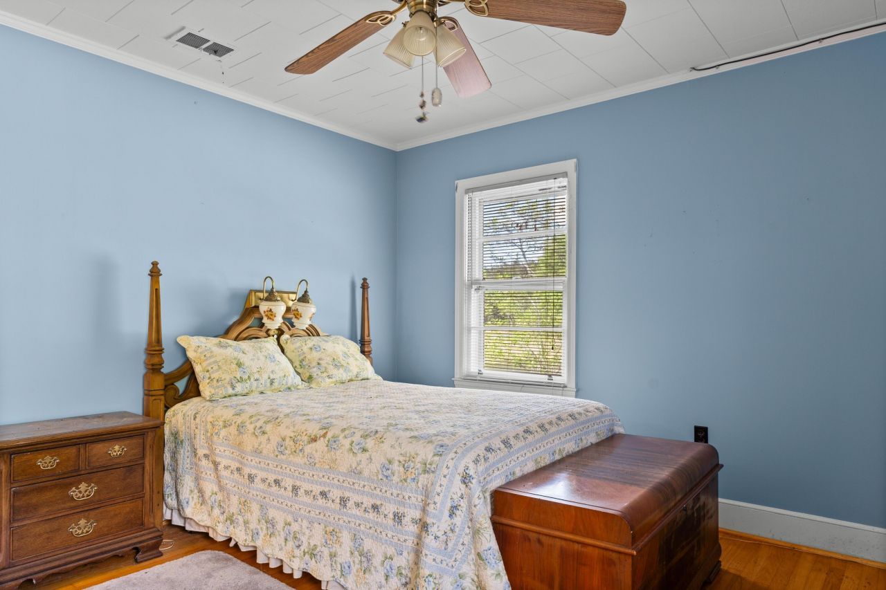 9995 Lodge Highway Photo 14