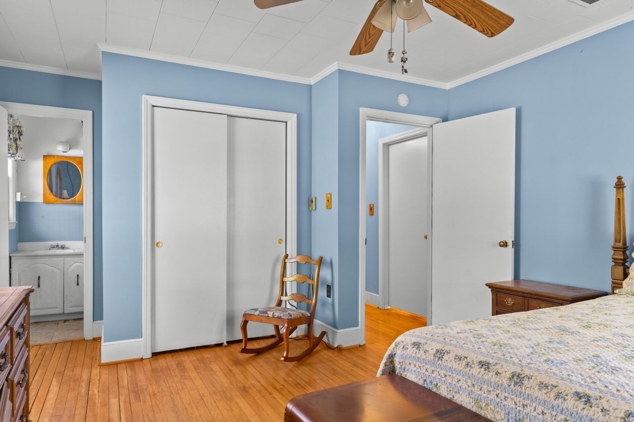 9995 Lodge Highway Photo 15