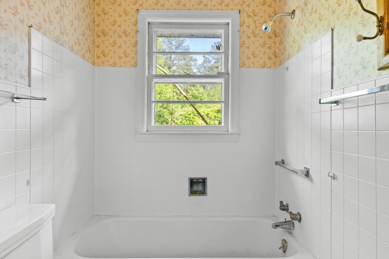 9995 Lodge Highway Photo 16