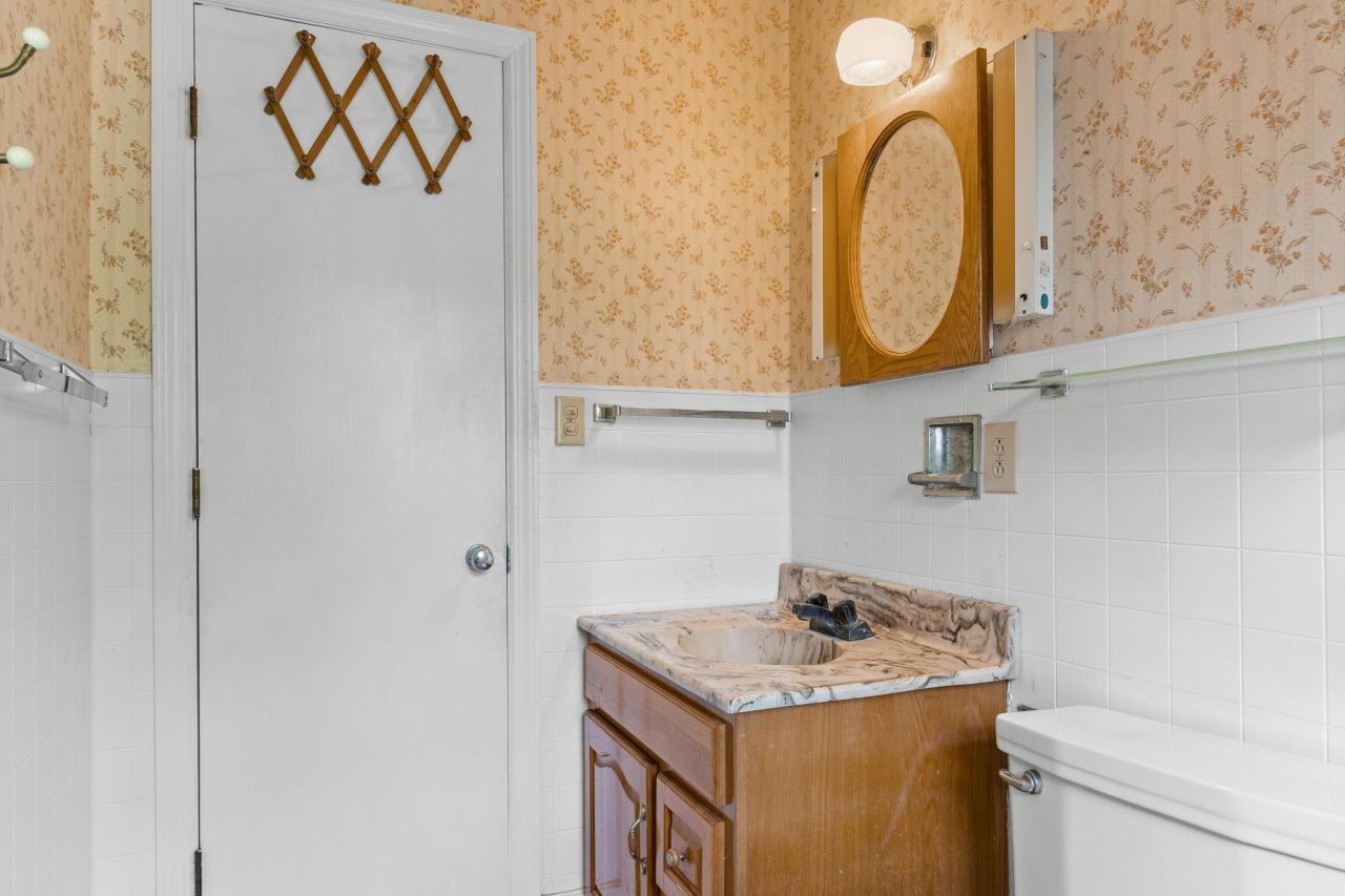 9995 Lodge Highway Photo 17