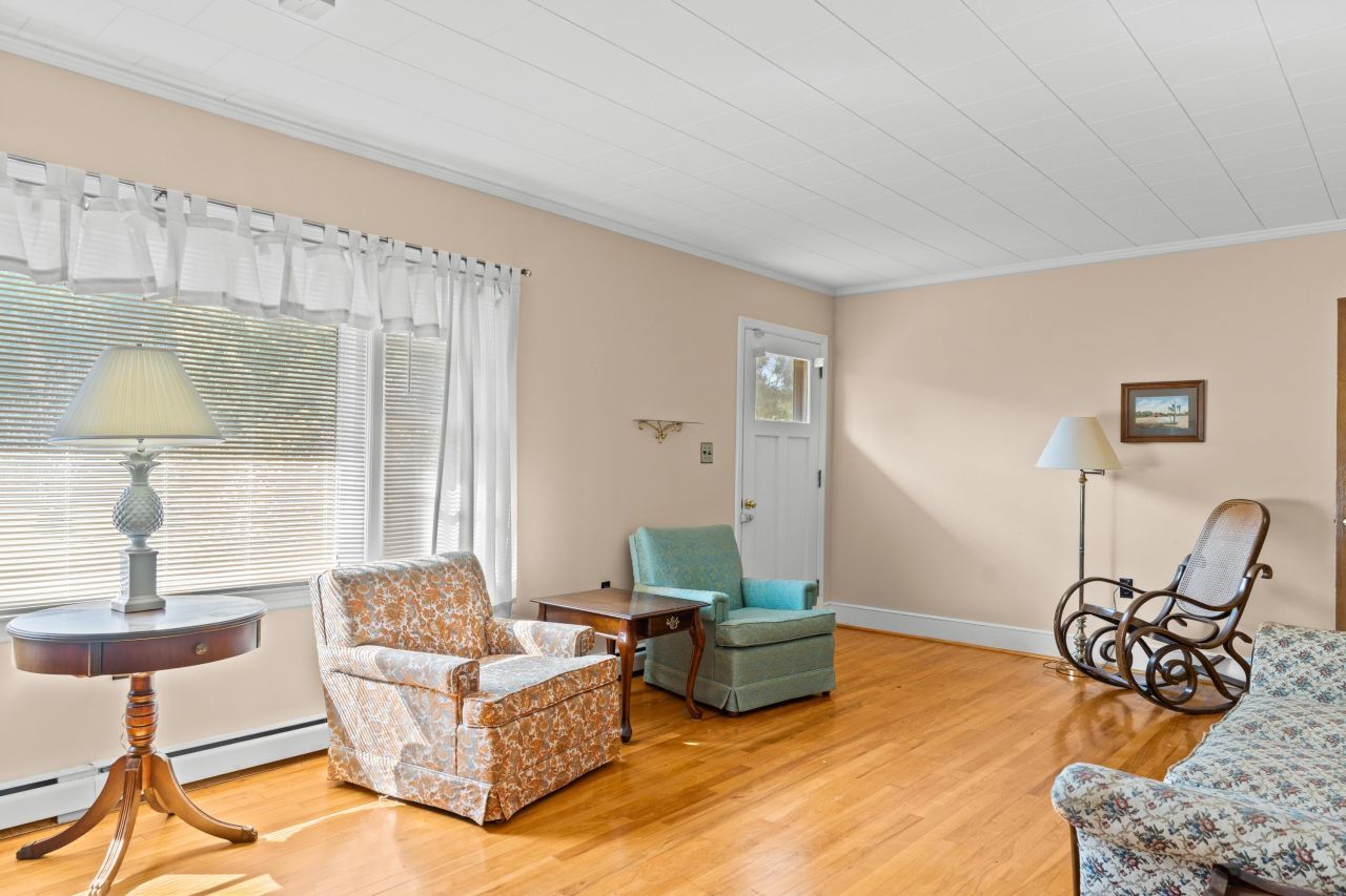 9995 Lodge Highway Photo 5