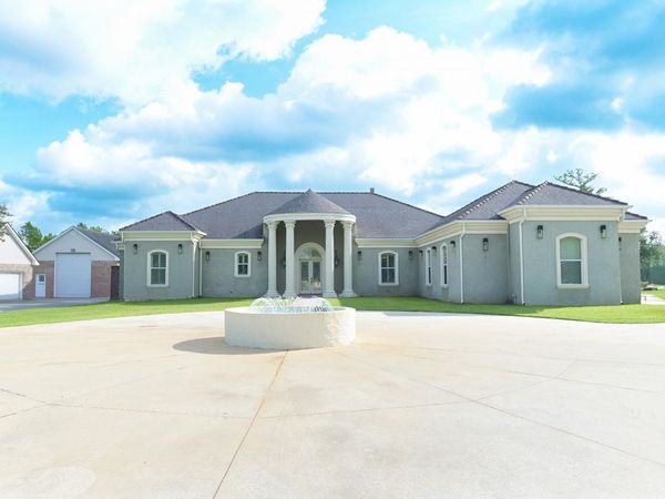 113 Ouiski Bayou Drive, Houma, LA 70360