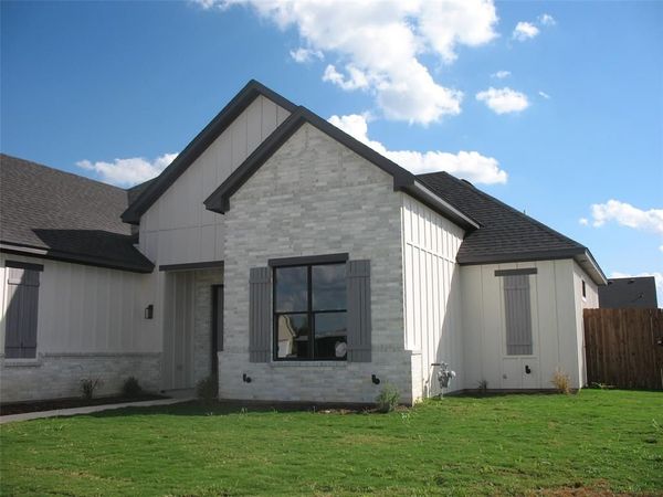 201 Cliff Court, Godley, TX 76044