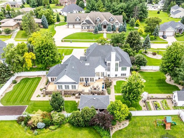 1944 Kitty Hawk Drive, Waterloo, IA 50701