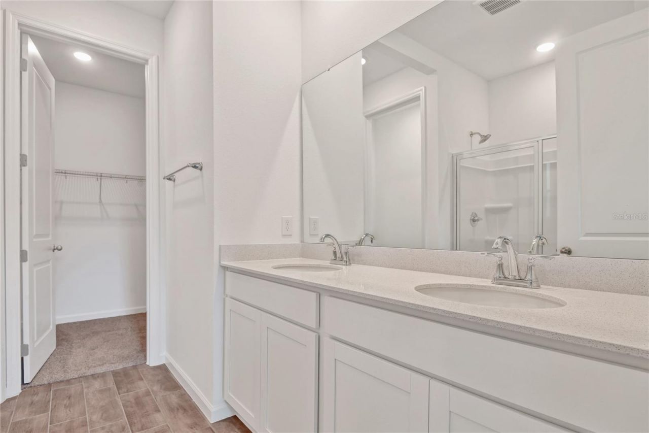 733 Lake Dell Avenue, Dundee, FL 33838 Photo