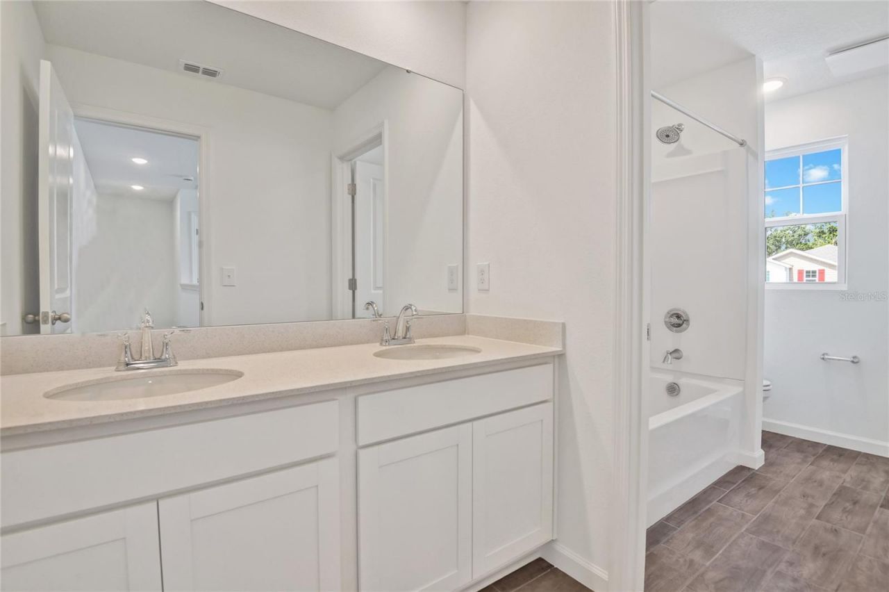 733 Lake Dell Avenue, Dundee, FL 33838 Photo