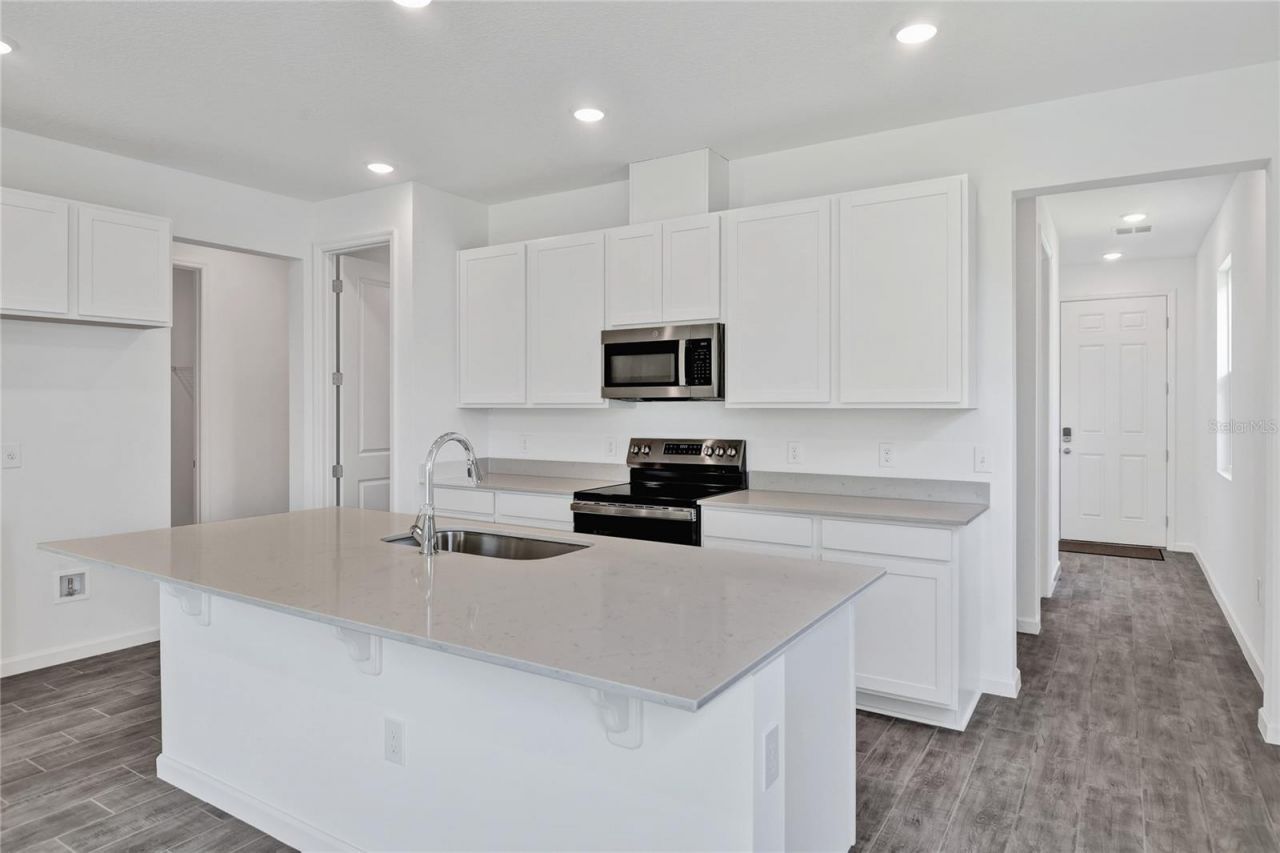 733 Lake Dell Avenue, Dundee, FL 33838 Photo