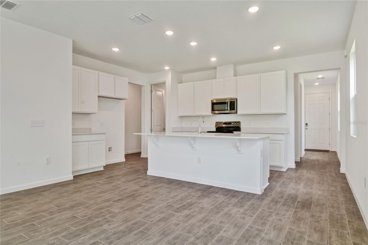 733 Lake Dell Avenue, Dundee, FL 33838 Photo