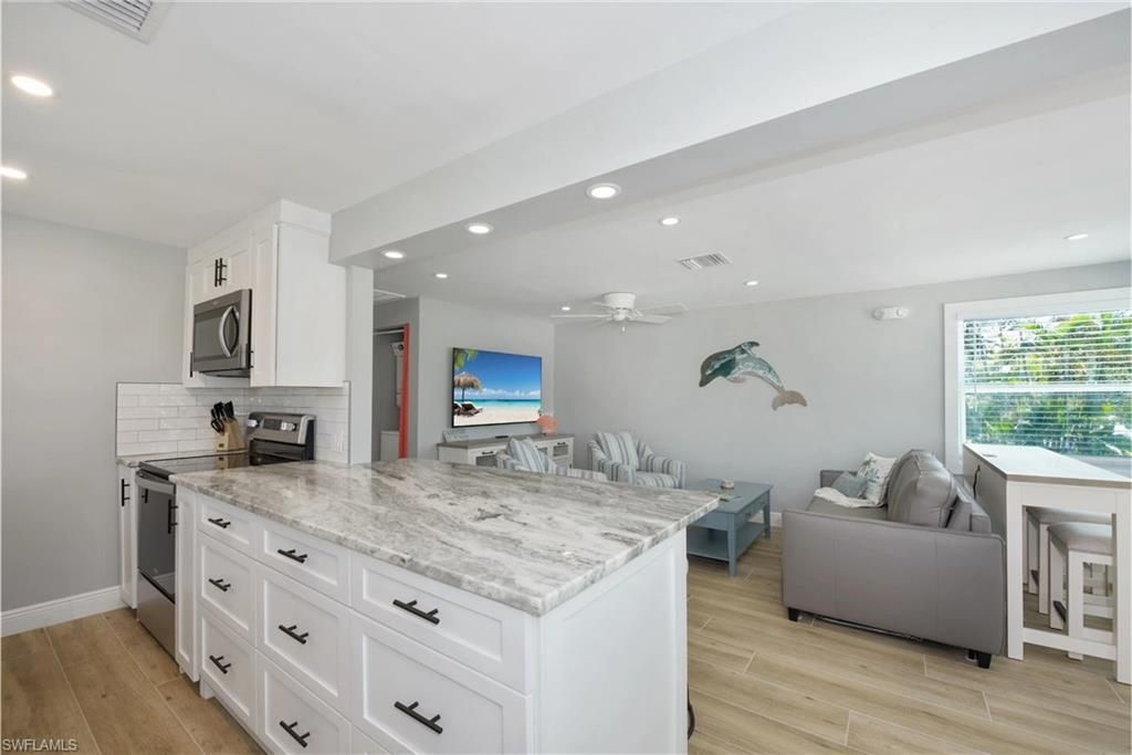 210 Dakota Ave, Fort Myers Beach, FL 33931 Photo