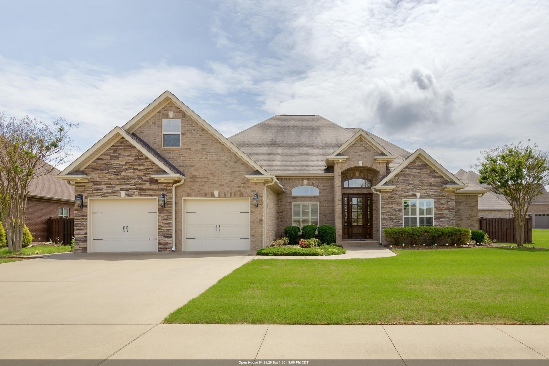 1206 Woodridge Ct, Florence, AL 35630 Main Photo