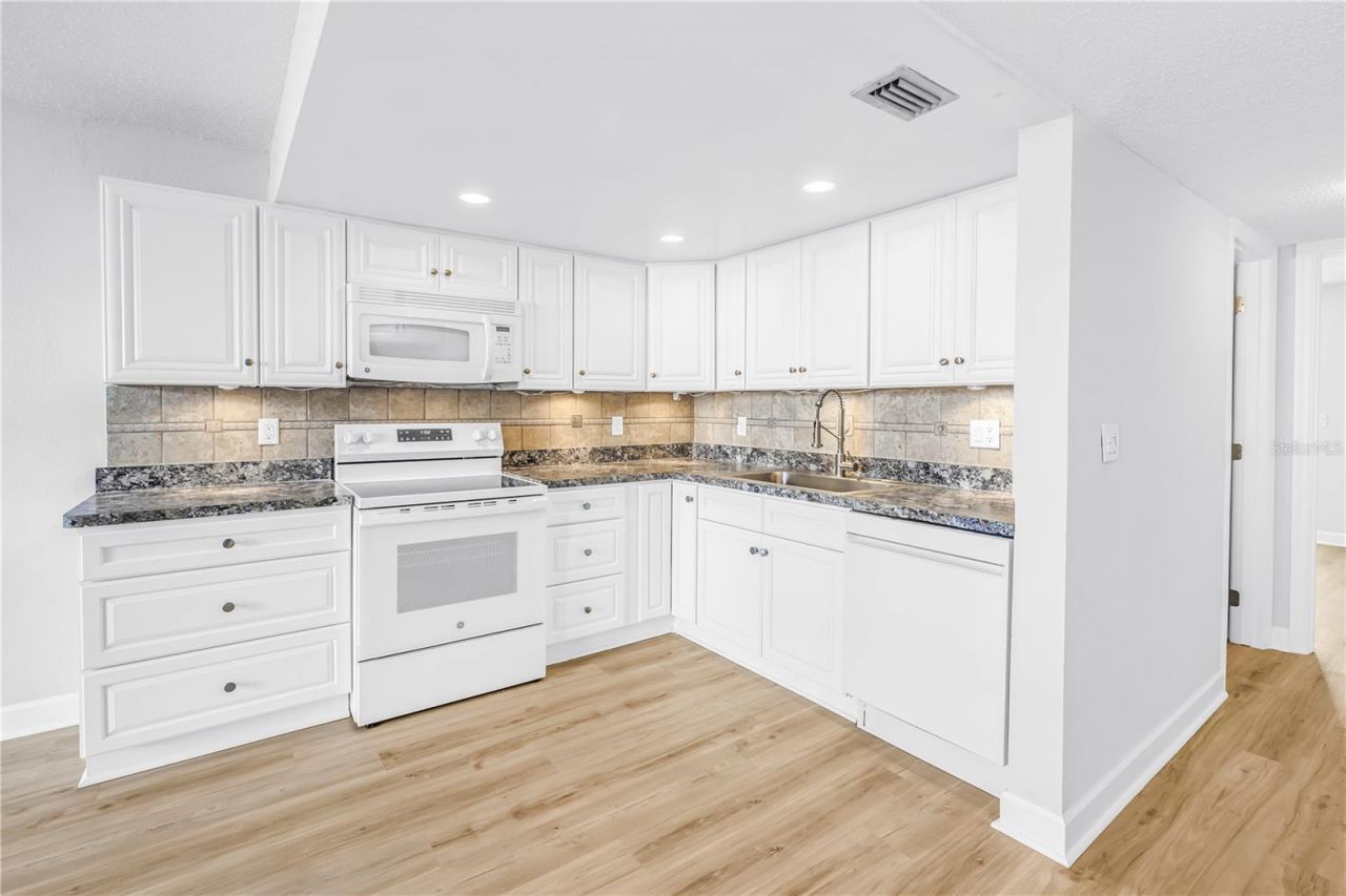 7625 Sun Island Drive S, Unit 106, South Pasadena, FL 33707 Photo