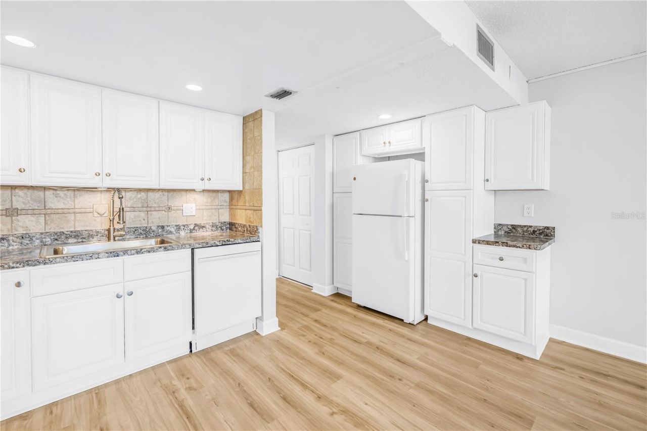 7625 Sun Island Drive S, Unit 106, South Pasadena, FL 33707 Photo