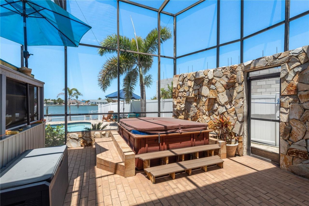 2202 Donato Drive, Belleair Beach, FL 33786 Photo