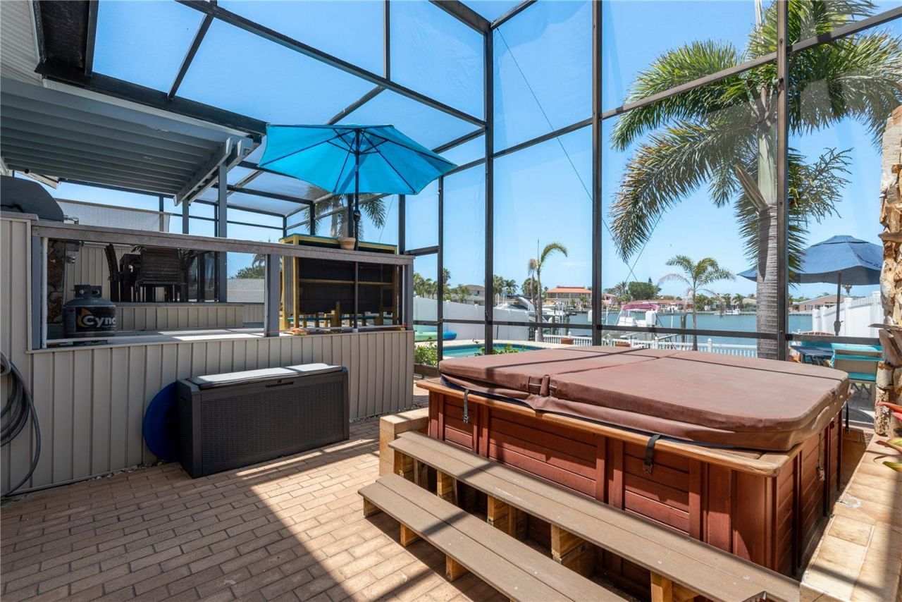 2202 Donato Drive, Belleair Beach, FL 33786 Photo